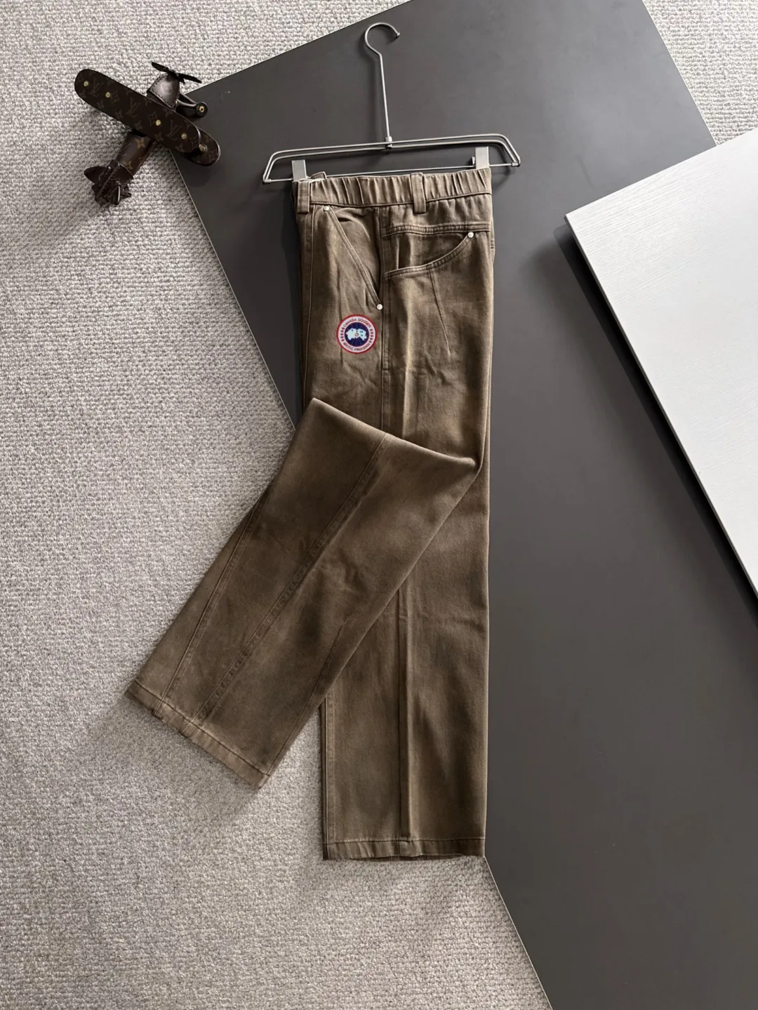 Next day shipping P360 Big Goose 2025 new autumn elastic band casual pants, thick counter-customized fabrics, high breathability and comfort, impeccable details, brand element design concept, reflecting high quality. It feels delicate and soft! It presents a casual cut and the upper body shape is great! Size: M-4XL